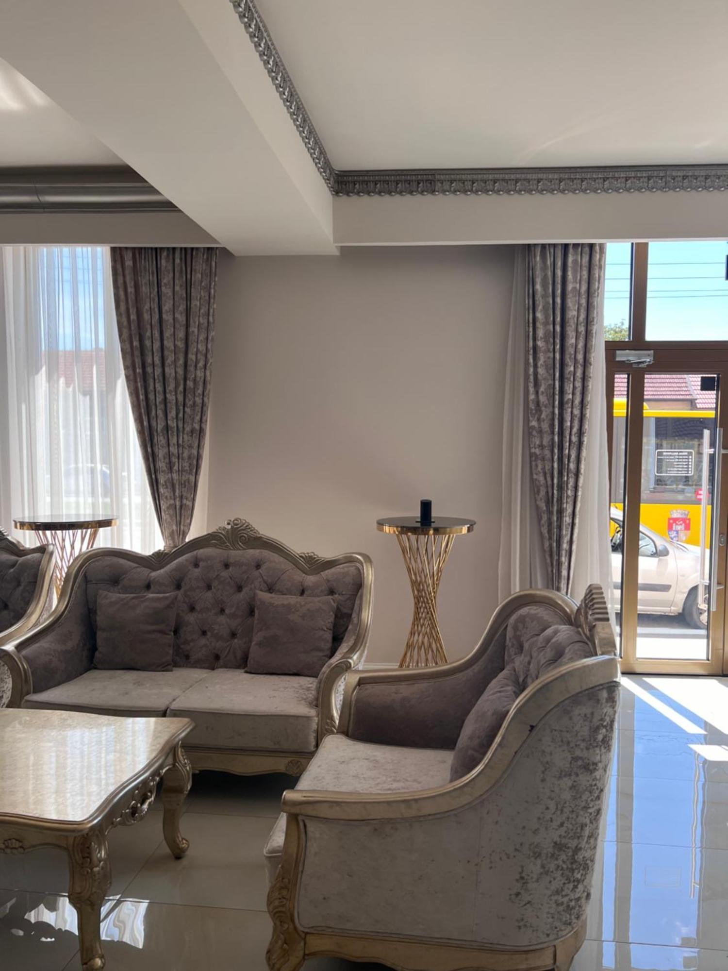 Regal Ballroom Caransebeş المظهر الخارجي الصورة